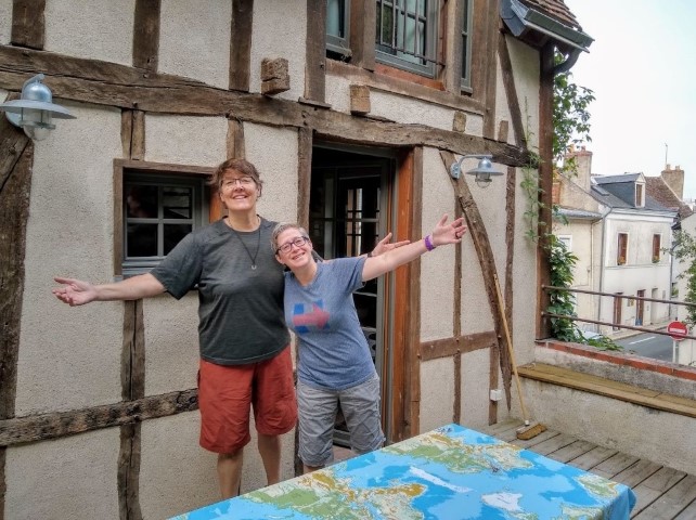couple in front of an old house in France