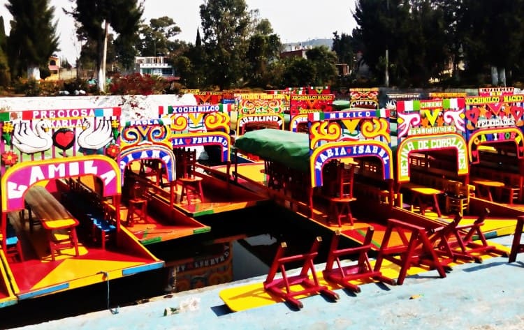 the colourful boats lined up in Xochililco mexico
